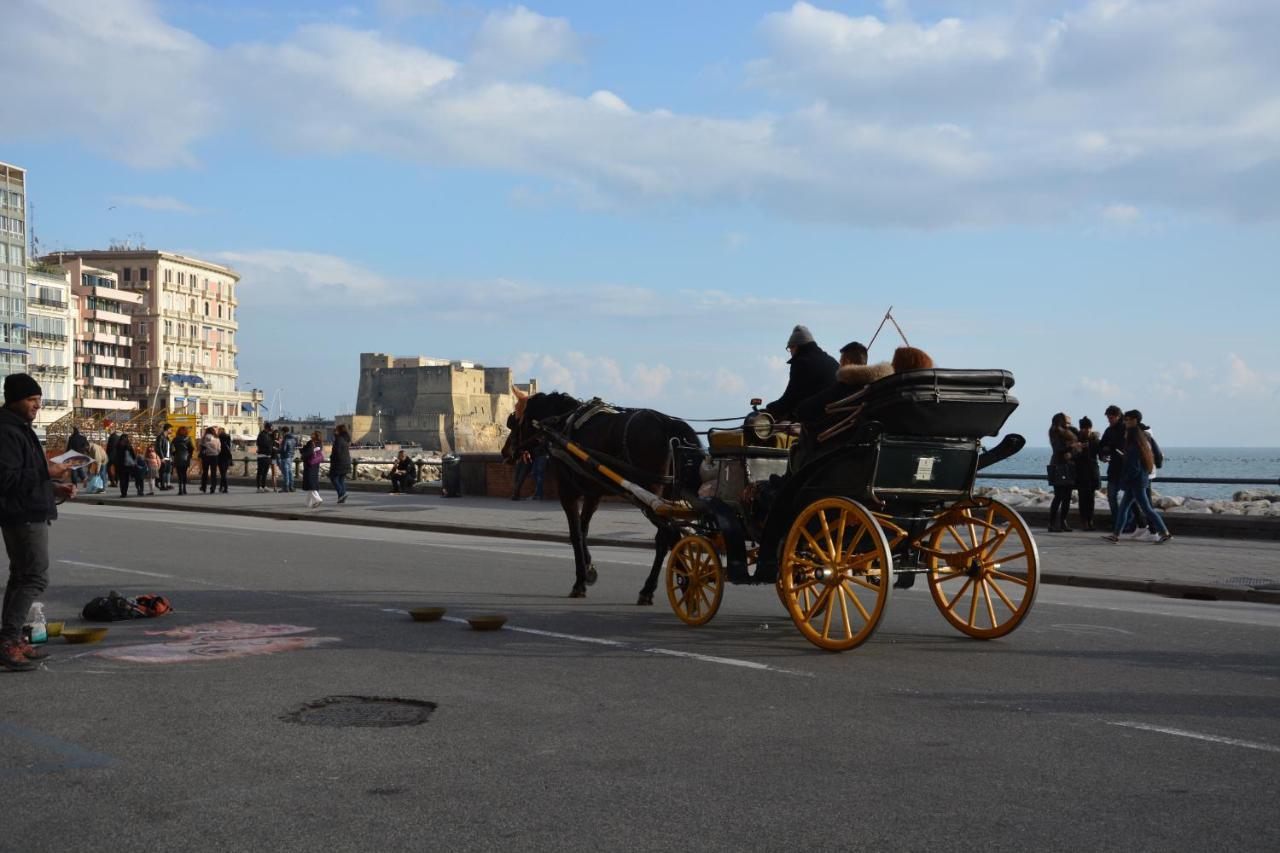 לינה וארוחת בוקר נאפולי Dimora Megaride מראה חיצוני תמונה